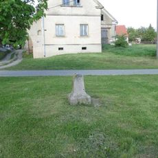 Kříž v Krsově na návsi