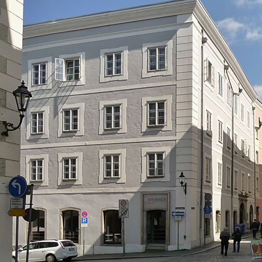 Wohn- und Geschäftshaus