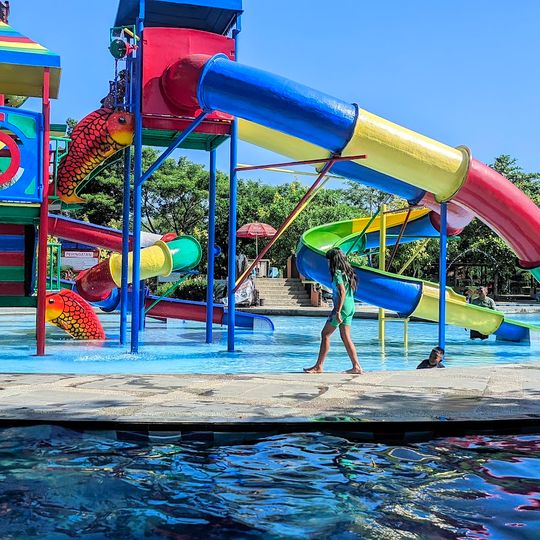 Central park zoo & resort 20