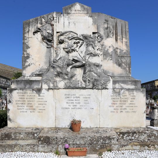 Monumento ai caduti del cimitero di Arezzo