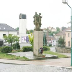 Pomník osvobození na Masarykově náměstí v Bystřici nad Pernštejnem