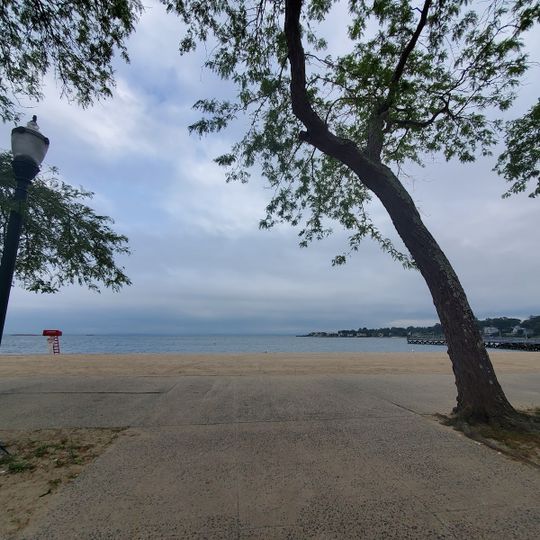Cummings Park Beach