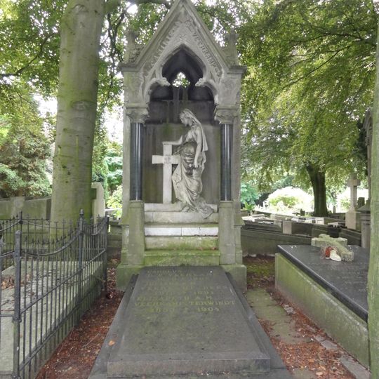 Grafmonument Veerkamp op Begraafplaats Daalseweg