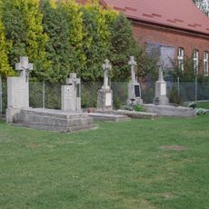 Dawny cmentarz przy kościele w Rożentalu