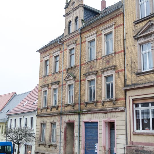 Mietshaus in geschlossener Bebauung Lange Straße 16