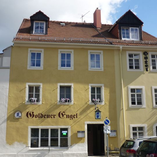 Wohnhaus, rechts an das Gasthaus gebaut, mit kleinem Anbau Hugo-Keller-Straße 2