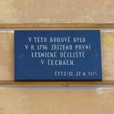 Pamětní deska lesnického učiliště