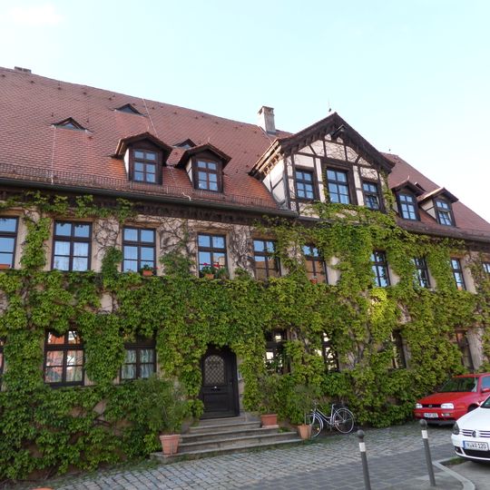 Ehemaliges Gasthaus Roter Ochse, später Verwaltungsgebäude der Noris-Weinbrennerei, jetzt Wohnhaus