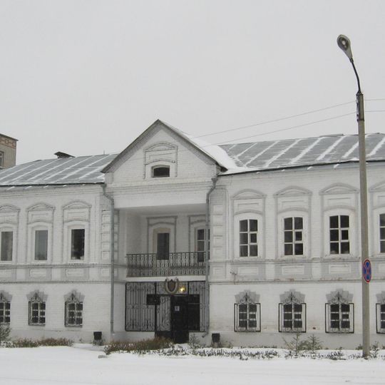 Дом жилой Луковкина с воротами и оградой