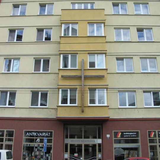 Wooden cross at Kounicova str.