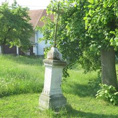 Kříž na rozcestí v Sutomi