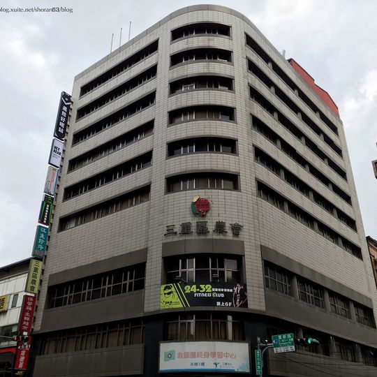 Hey Bear Capsule Hotel