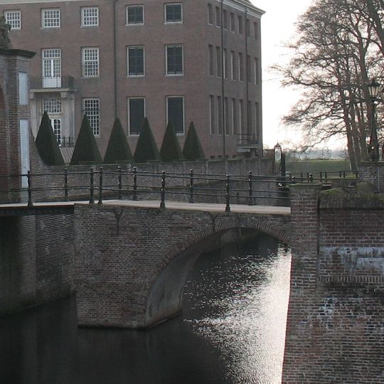 Brug tussen bastion en voorplein