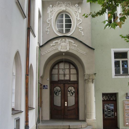 Schule und Eingangsturm des Instituts der Armen Schulschwestern
