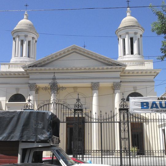 Conjunto formado por la Iglesia Catedral y Basílica de Nuestra Señora de la Paz, la sede Parroquial y la casa Parroquial