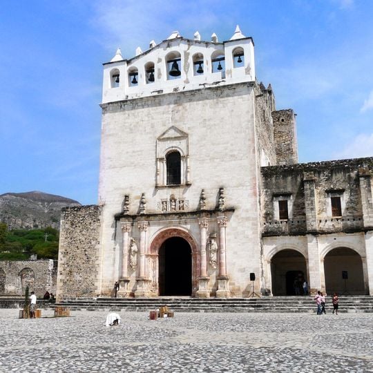Templo y exconvento de los Santos Reyes