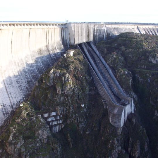 Almendra Dam
