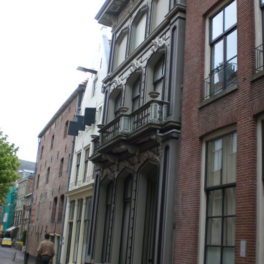 Overladen gepleisterde