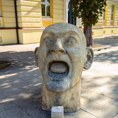 Socha Hlava v Břeclavi v Sadech 28. října