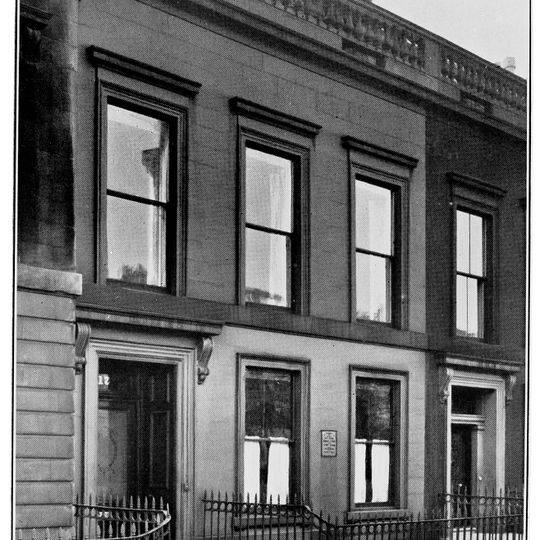 1–28 Woodside Place