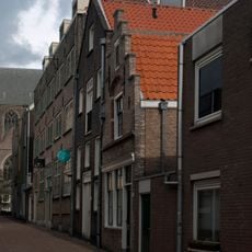 Pand met Dordts trapgeveltje ter breedte van een venster