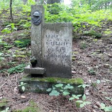 Památník západně od Proseče