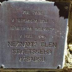 Pomník neznámému členu sovětského výsadku Na Rovinách v Brdech