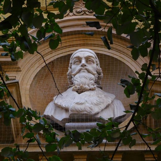 Busta Jana Amose Komenského na škole Křižovnická 82/5 v Praze