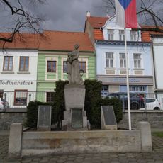 Pomník padlým na Žižkově náměstí v Trhových Svinech