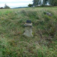Kříž na bývalém rozcestí pod Vraním vrchem ve Skokách