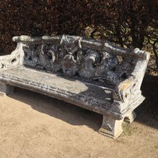 Lavice v zámeckém parku Jaroměřice nad Rokytnou