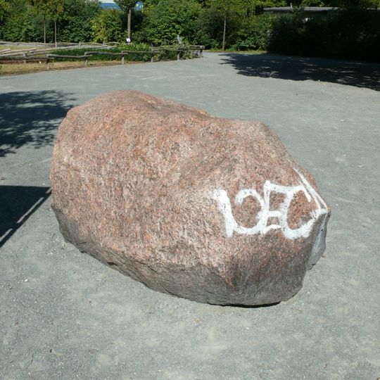 Findling an der Sömmeringstraße