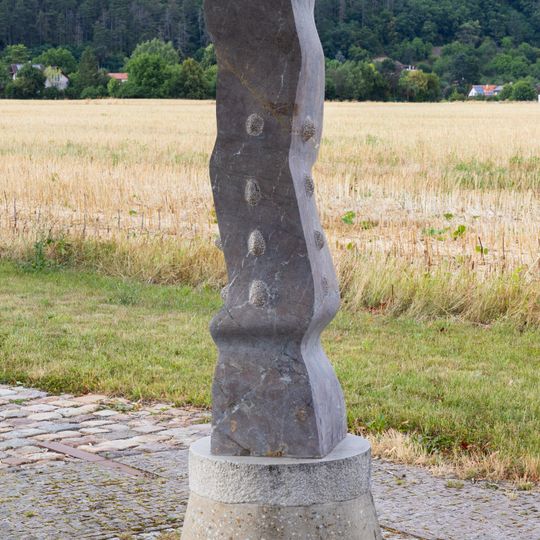 Plastika V průběhu času na Cestě mramoru v Dobřichovicích