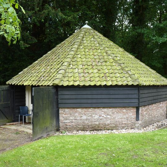Huis te Echten, schuren in moestuin en achter zuidelijk bouwhuis