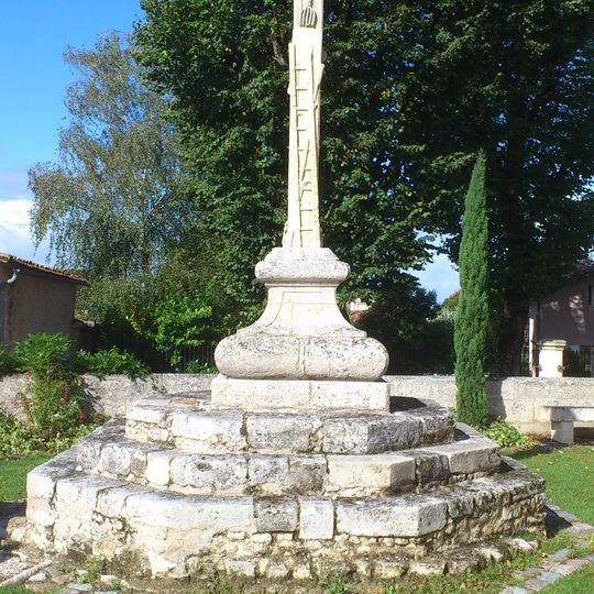 Croix de cimetière de La Lande-de-Fronsac