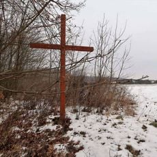 Kříž na jižním okraji Újezda