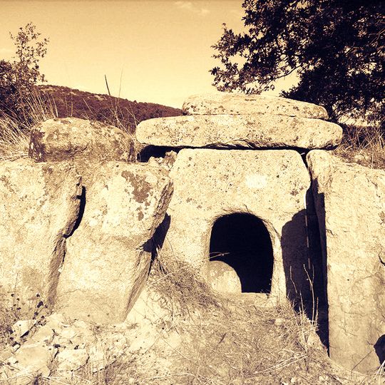 Царският долмен