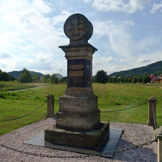 Pomník padlým v Linharticích u školy