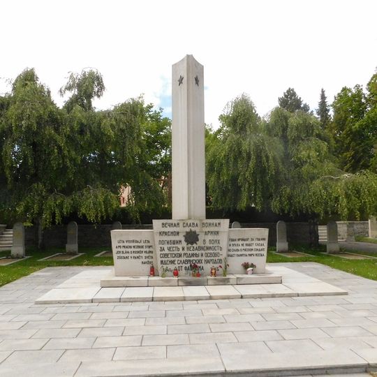 Pomník sovětských vojáků na hřbitově v Jihlavě