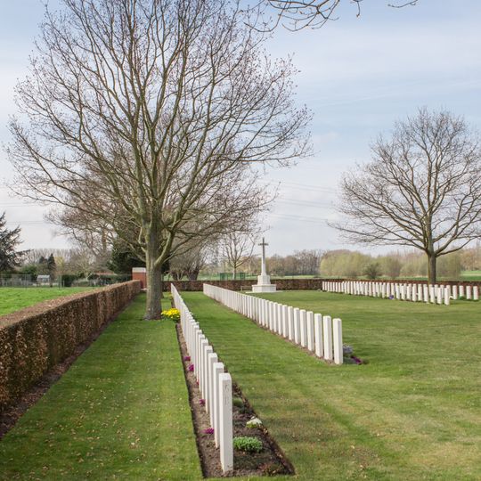 Esquelmes War Cemetery