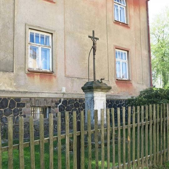 Kříž u domu Mistrovická 816 v Kamenickém Šenově