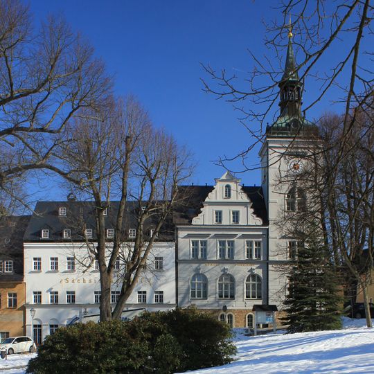 Rathaus in halboffener Bebauung in Ecklage Rudolf-Breitscheid-Straße 35