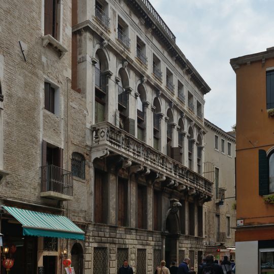 Palazzo Donà delle Rose alla Madalena