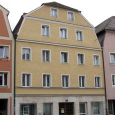 Wohn- und Geschäftshaus