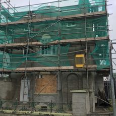 Tŷ Carwyn, including forecourt railings