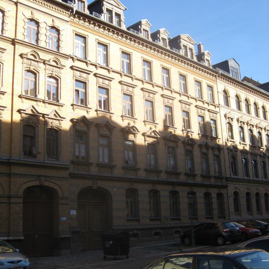 Mietshaus in geschlossener Bebauung Lohrstraße 4