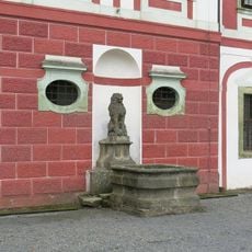 Kašna u zdi zámku v Mnichově Hradišti