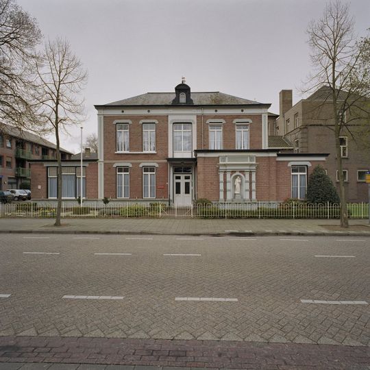 Villa En Klooster Van De Missiezusters Franciscanessen Van De He