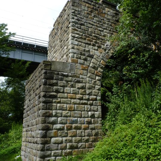 Zbytek starého železničního mostu přes Stonávku v Albrechticích