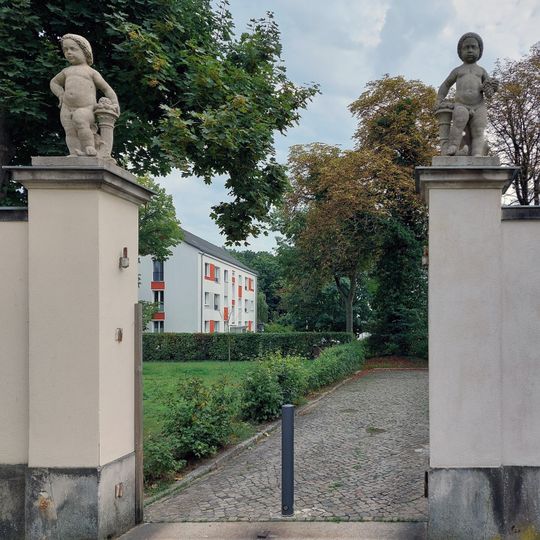 Stehende Knaben mit Füllhörnern
